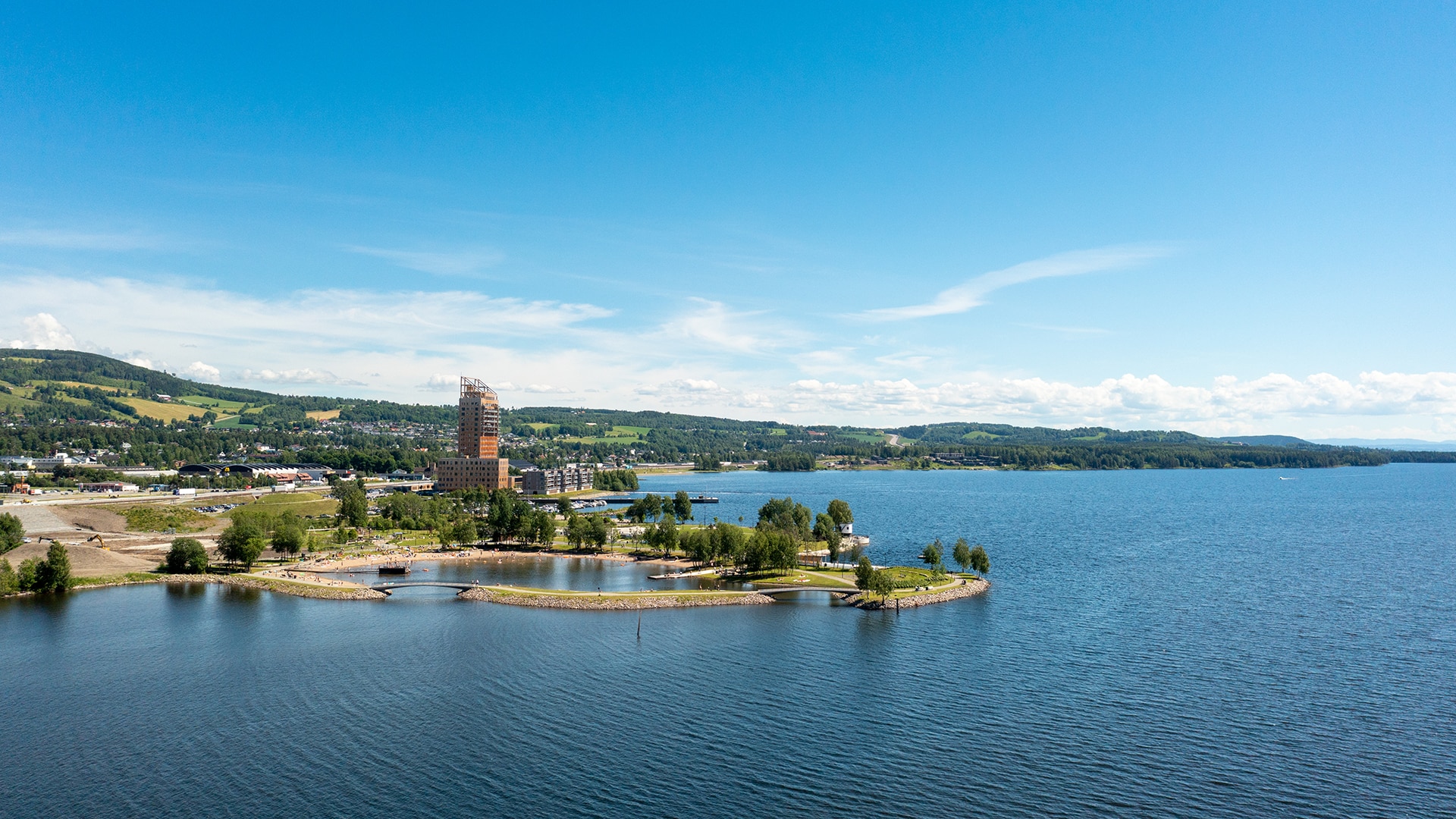 Lake Mjøsa and Mjøsparken crowded on a sunny summer day.
