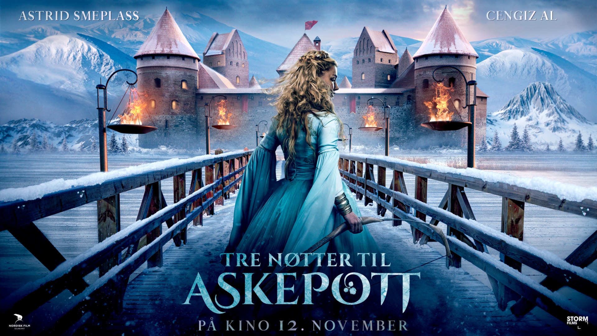 Cinderella with a bow in front of a castle on the promotional poster for movie Tre nøtter til Askepott.