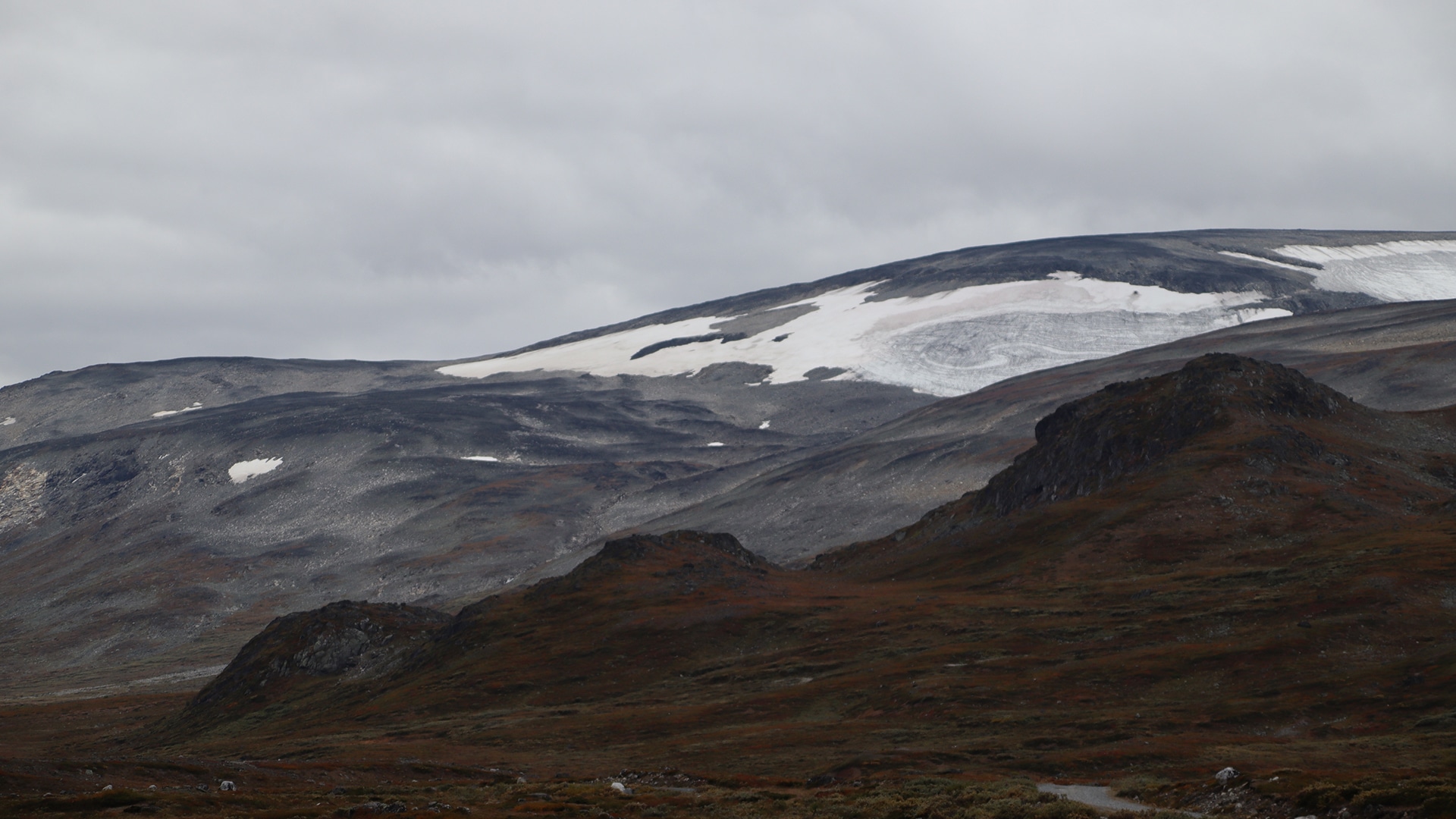 The view of Jotunheimen on a cloudy day.